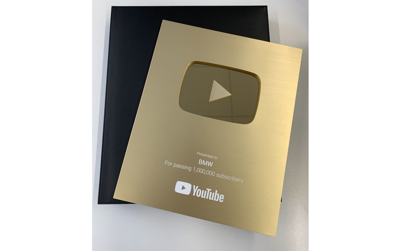 YouTubeから「ゴールデンボタン賞」を受賞したBMW