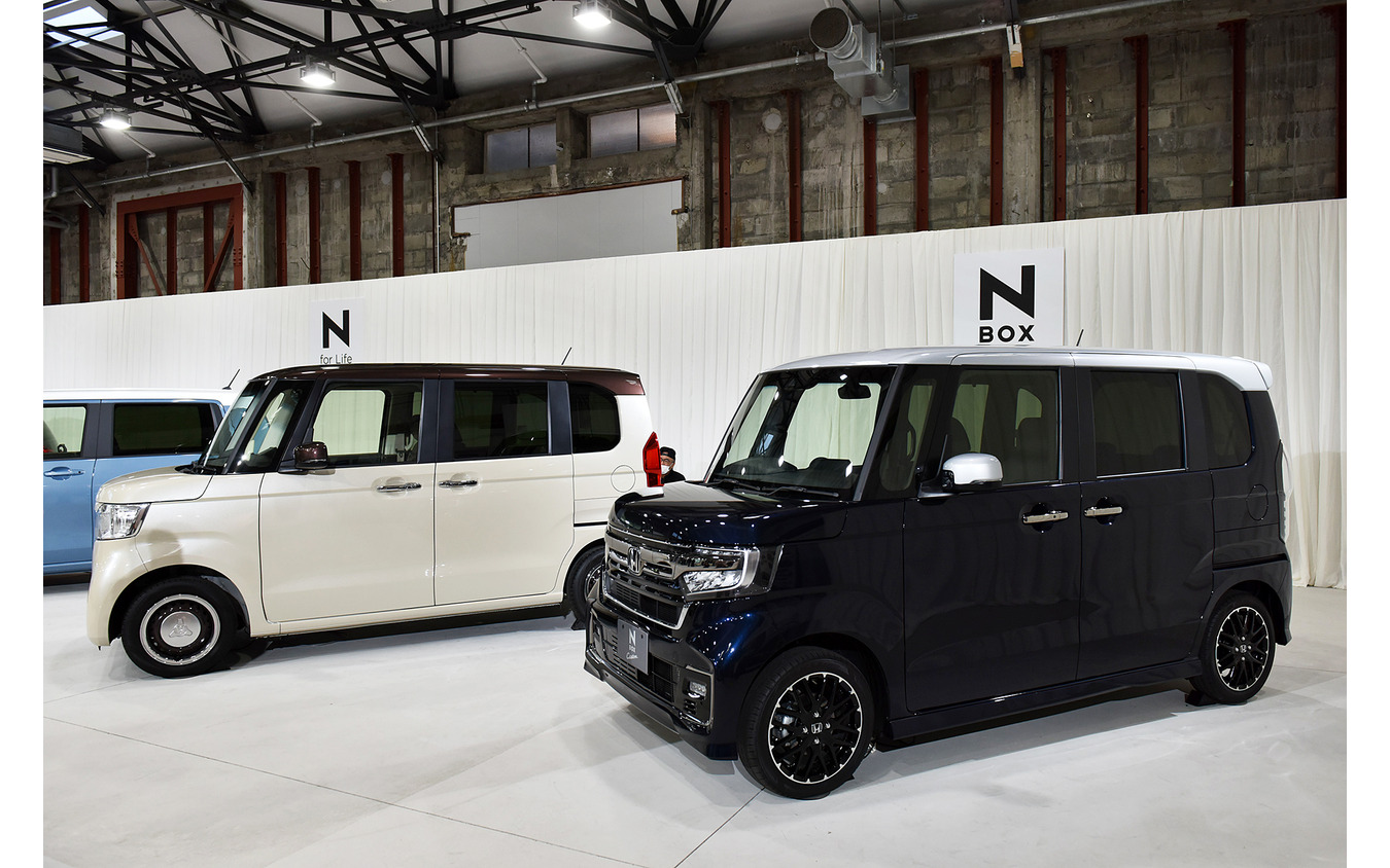ホンダ N-BOX と N-BOX カスタム(改良新型)