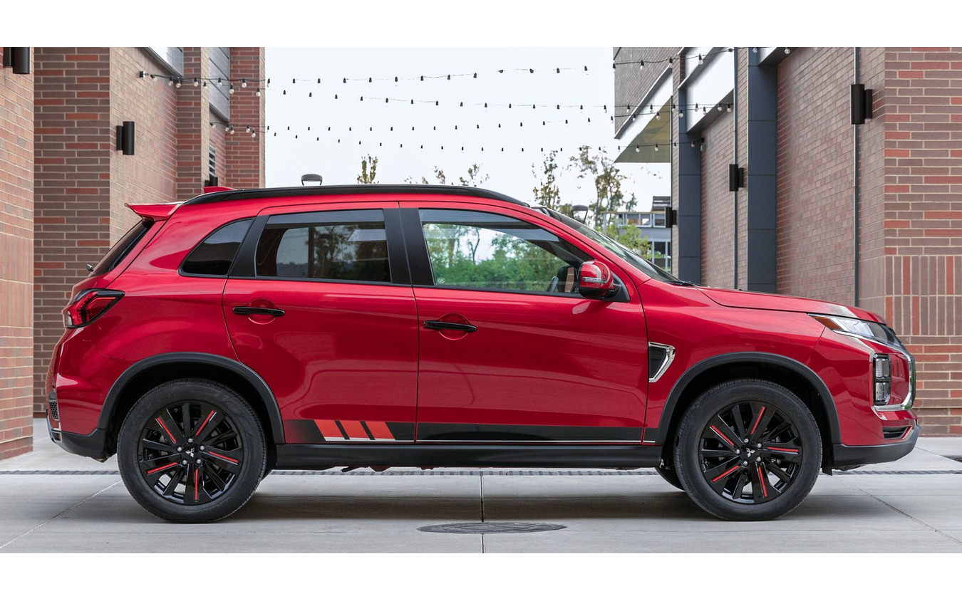 三菱 アウトランダー スポーツ( RVR に相当)の2021年モデルのブラックエディション