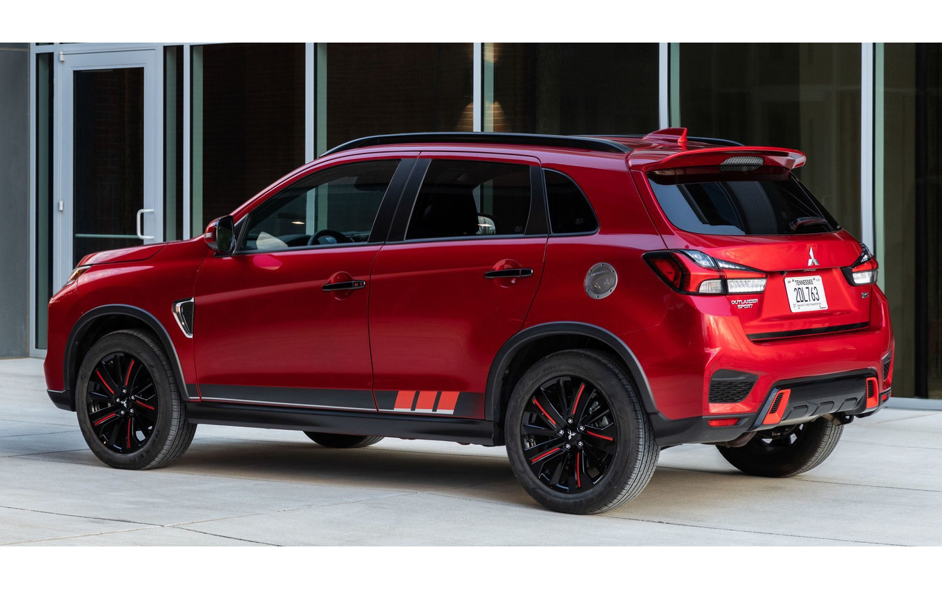 三菱 アウトランダー スポーツ( RVR に相当)の2021年モデルのブラックエディション