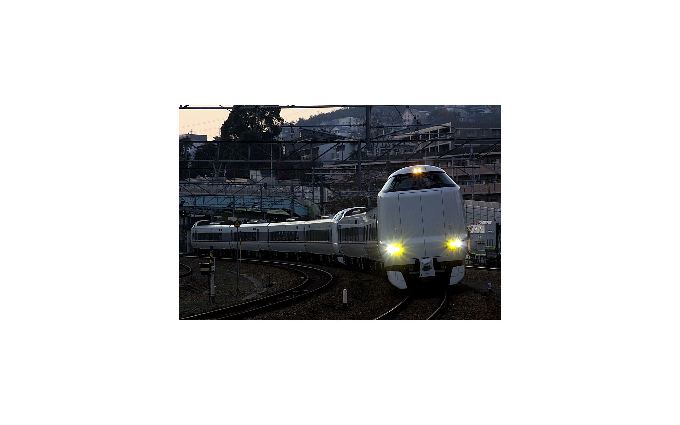 特急『こうのとり』は、2月1日から新大阪~福知山間で1日10本が減便される。