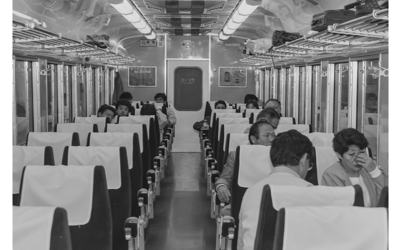 30年以上前の大垣夜行のグリーン車内。普通車より人気が高く、東海道新幹線の名古屋行き下り最終が出る前から長蛇の列ができるほどだった。