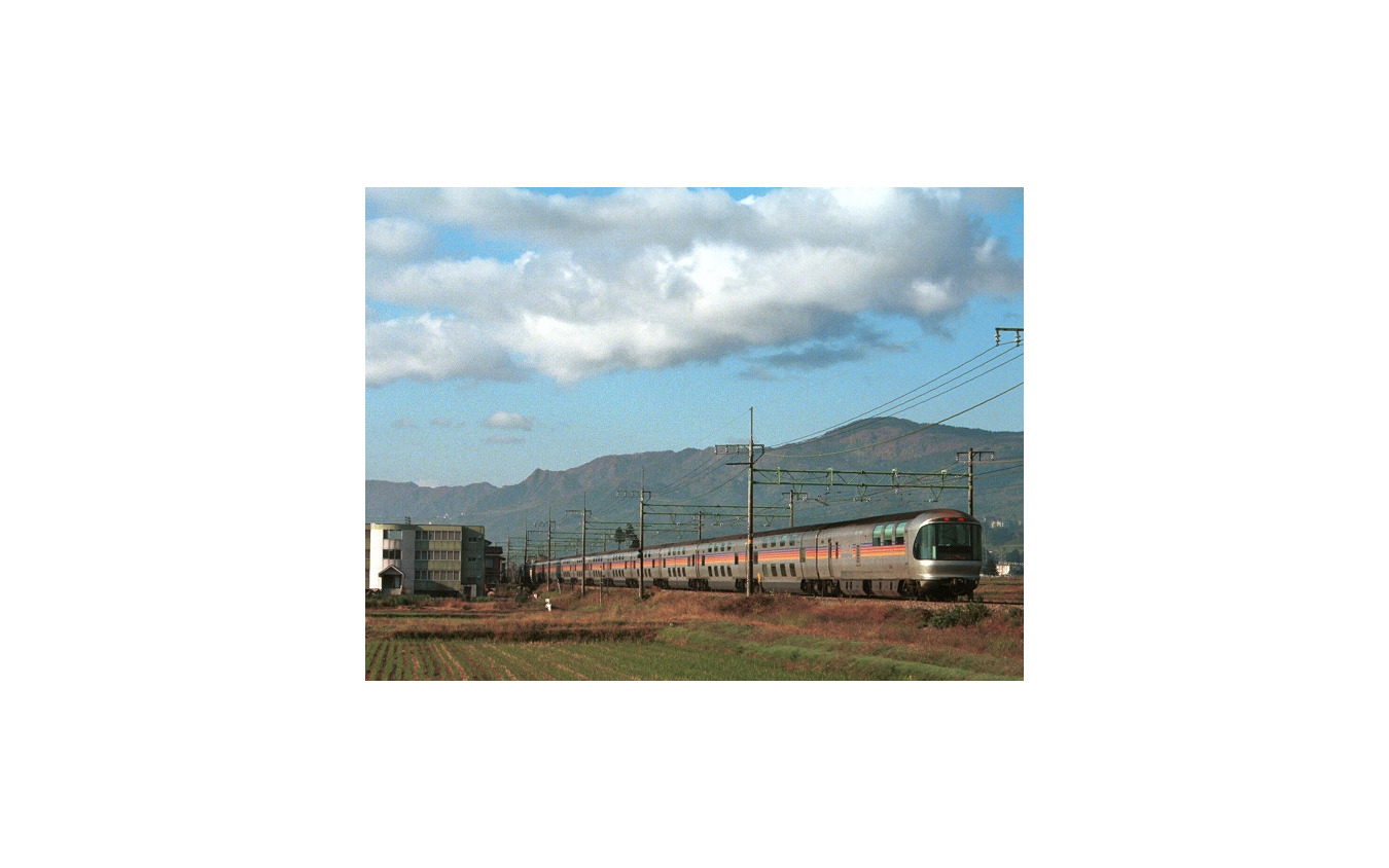『TRAIN SUITE 四季島』とともに東北6県周遊列車に登場する『カシオペア』。