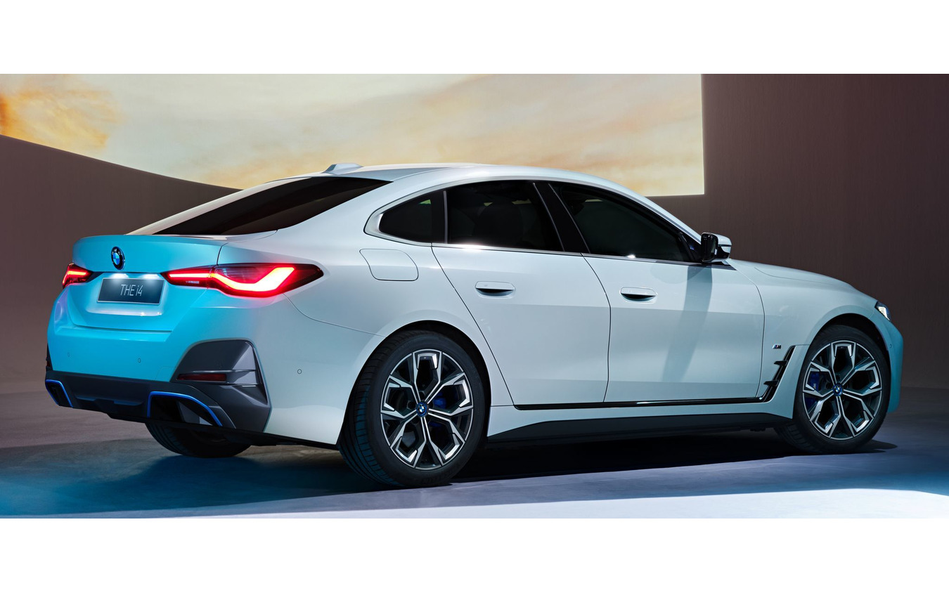 BMW i4 のMスポーツ(プロトタイプ)