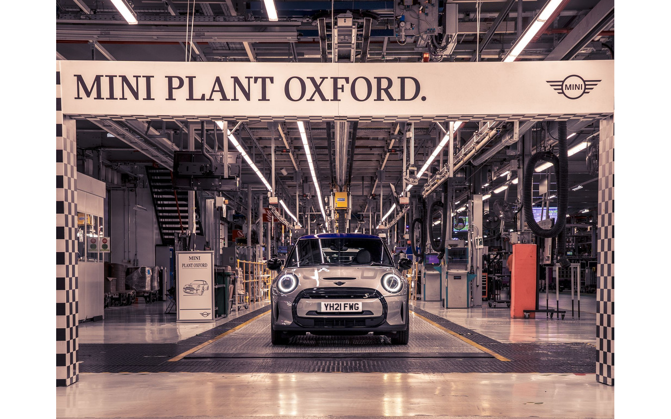 MINI ハッチバック のEV「クーパーSE」と英国オックスフォード工場