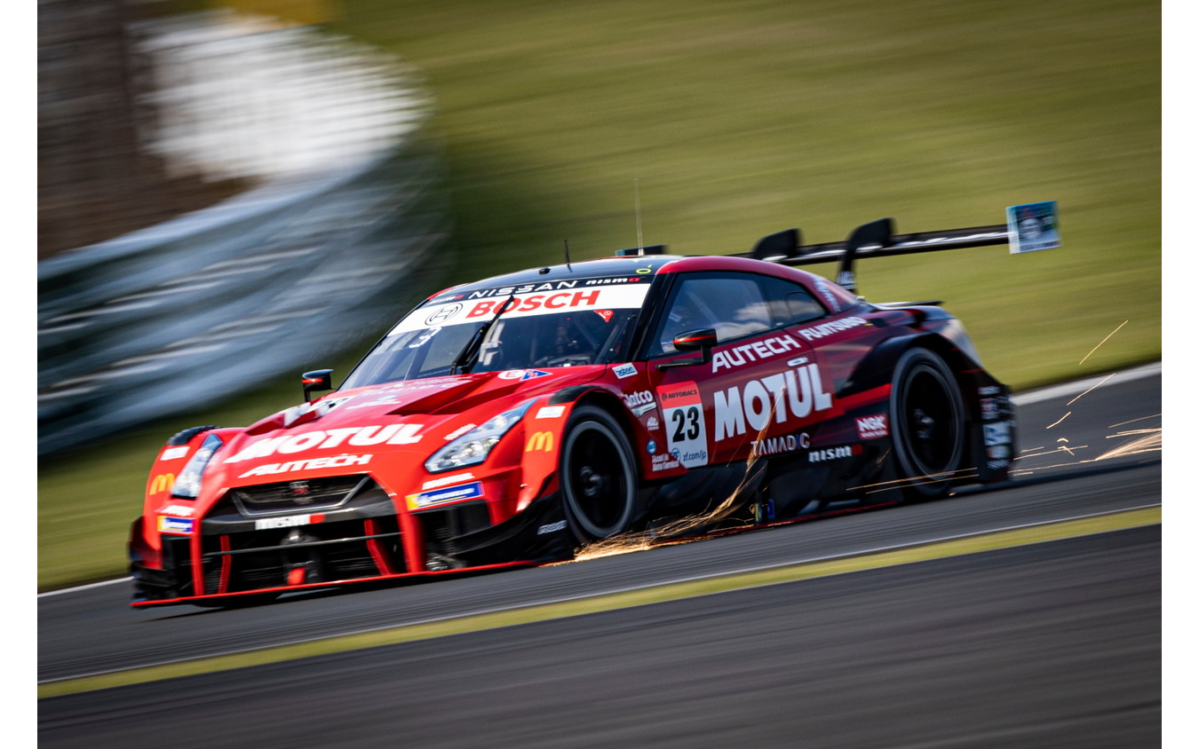GT500クラスGT-R勢トップ(予選7位)の#23 MOTUL AUTECH GT-R(松田次生/ロニー・クインタレッリ)