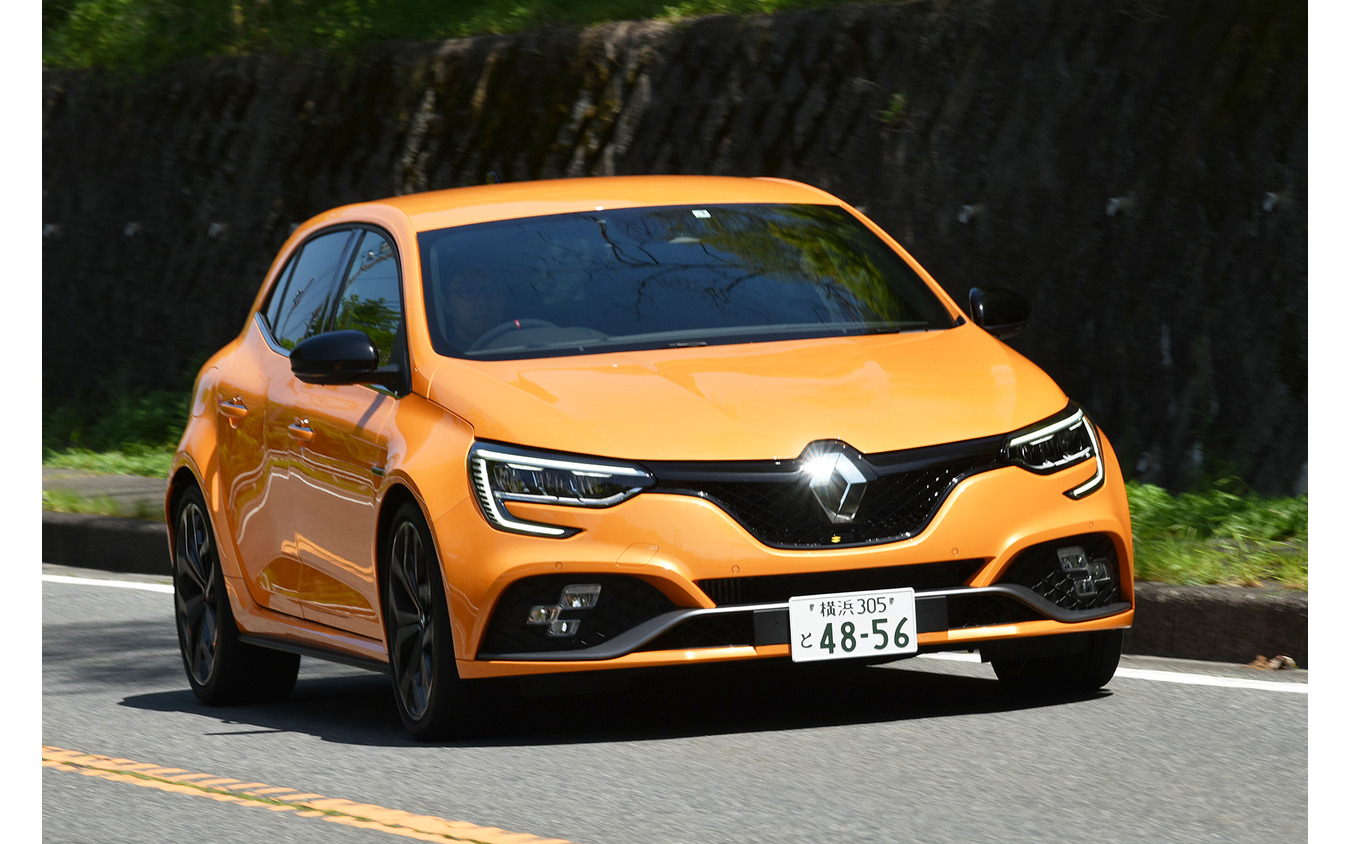 ルノー メガーヌr S 新型試乗 世界最速のff車 がもつ最大の武器とは 吉川賢一 レスポンス Response Jp ルノー メガーヌr S 新型試乗 世界最速のff車 がもつ最大の武器とは 吉川賢一 レスポンス Response Jp