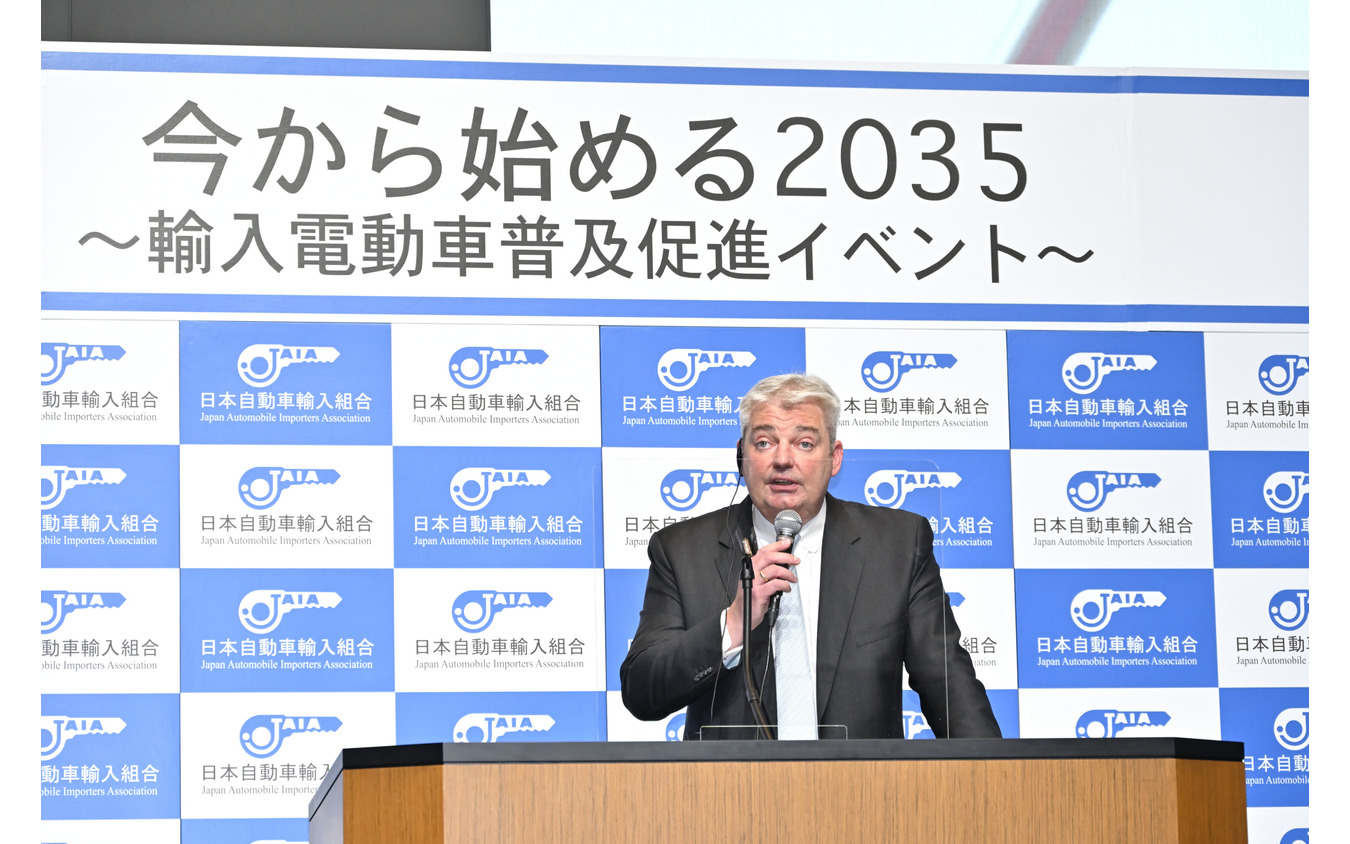 日本自動車輸入組合(JAIA)理事長であるティル シェア氏