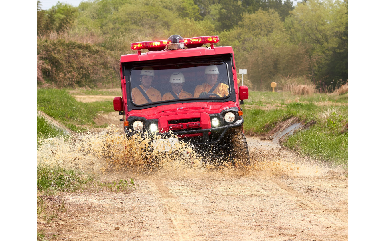 小型オフロード車 Red Ladybug