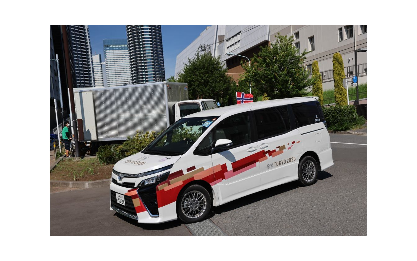 東京大会公式車両のトヨタ車 中古車市場で流通 塗装そのまま 4枚目の写真 画像 レスポンス Response Jp