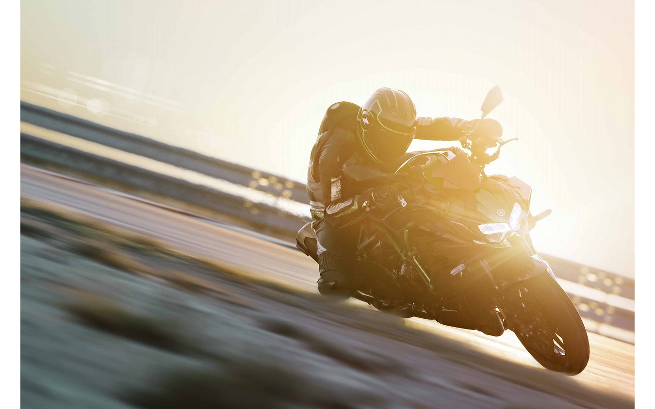 Z650 Z H2 純正アクセサリー多数装備のツーリングパッケージ カワサキプラザで発売 レスポンス Response Jp Z650 Z H2 純正アクセサリー多数装備のツーリングパッケージ カワサキプラザで発売 レスポンス Response Jp