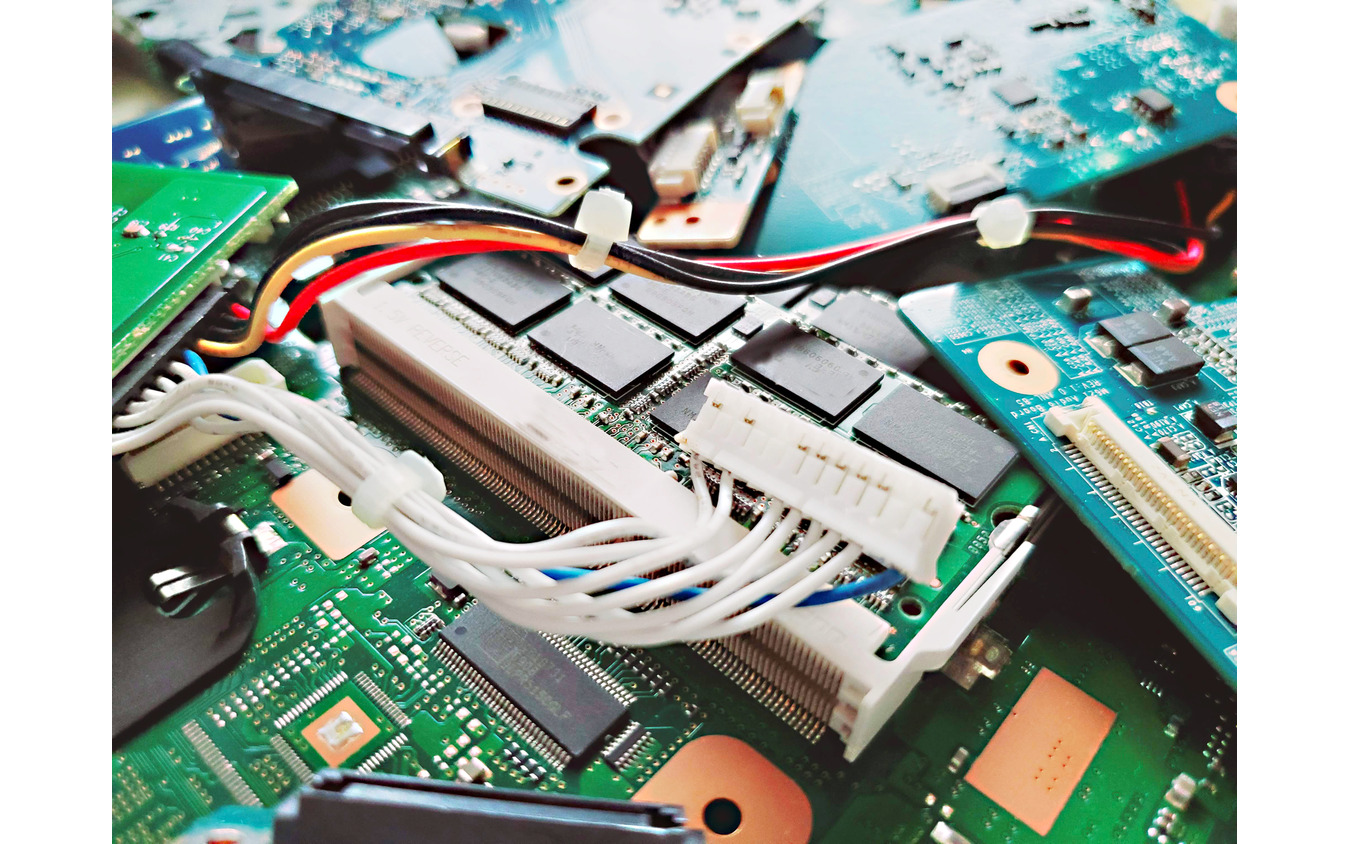 半導体を使用した電子部品(イメージ)