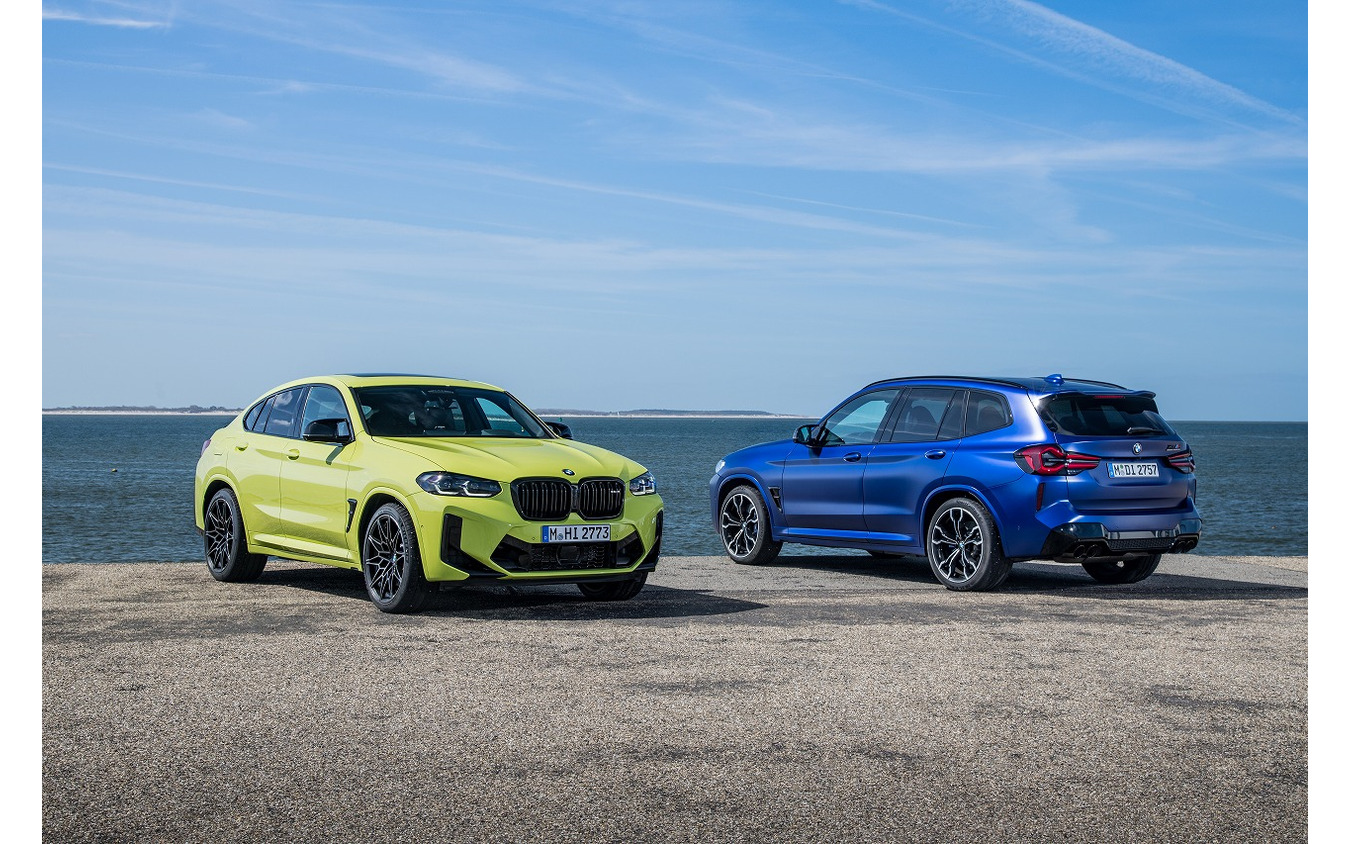 BMW X4 Mコンペティション(左)とBMW X3 Mコンペティション(右)