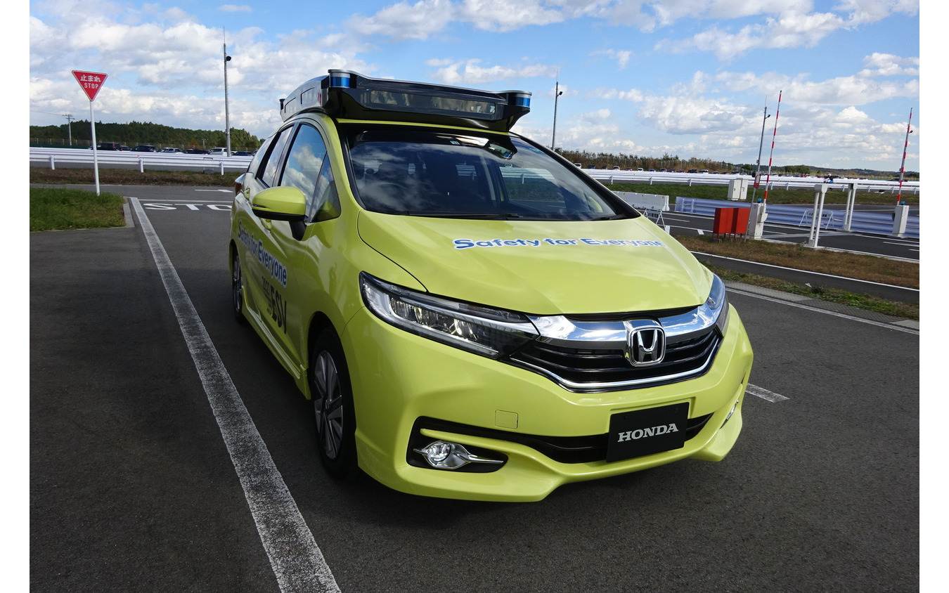 ホンダ知能化運転支援技術の搭載車(試作モデル)