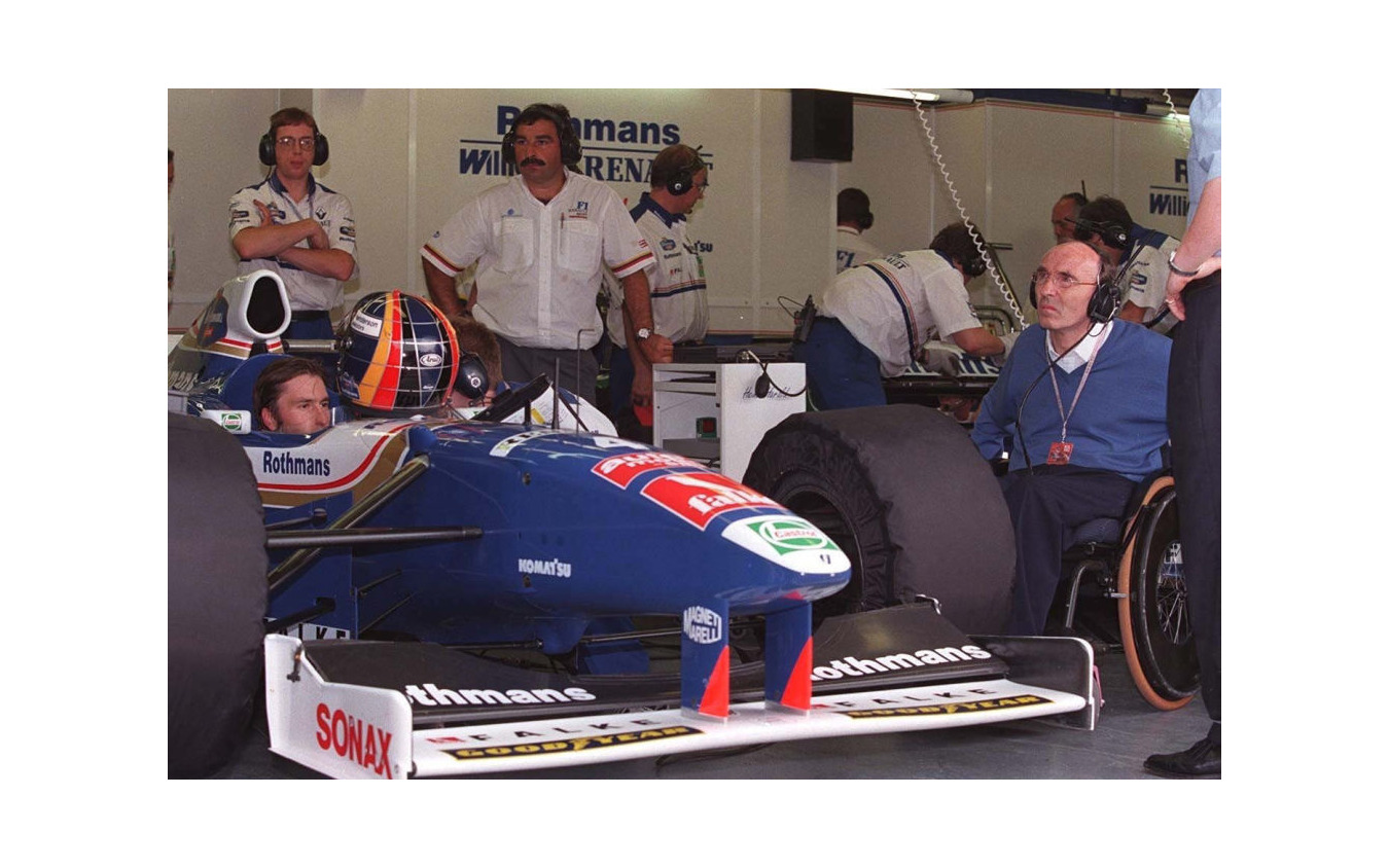 車いす姿でチームを率いた闘将、フランク・ウイリアムズ（1997年）。