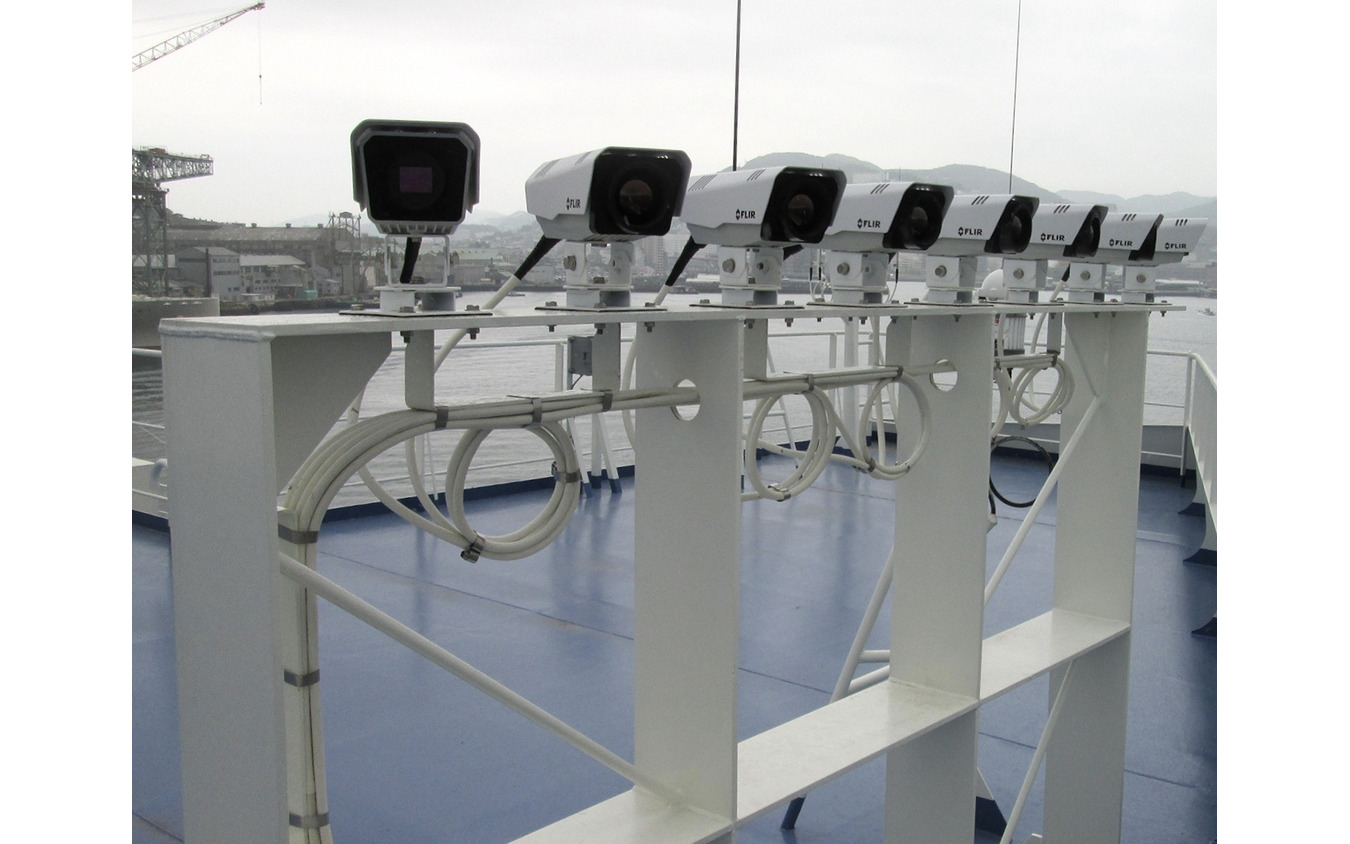障害物や他船を監視する赤外線カメラ