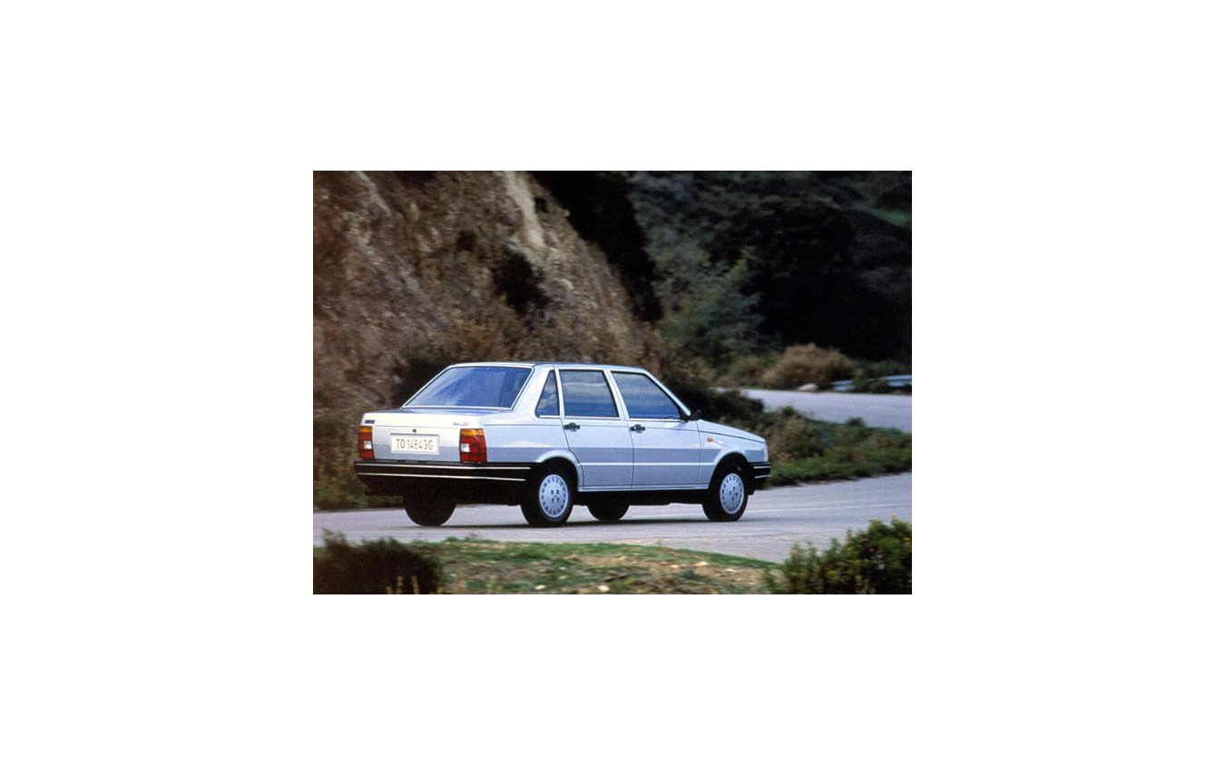 最も醜い車 イタリア版 ただいま1位は伝説の 日 伊合弁車 レスポンス Response Jp 最も醜い車 イタリア版 ただいま1位は伝説の 日 伊合弁車 レスポンス Response Jp