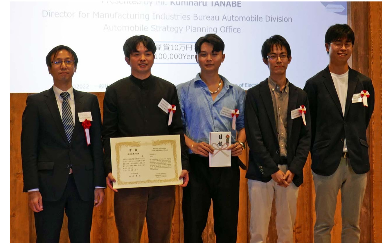経済産業大臣賞に選ばれたチーム「TARAKO&amp;amp;PEANUTS」