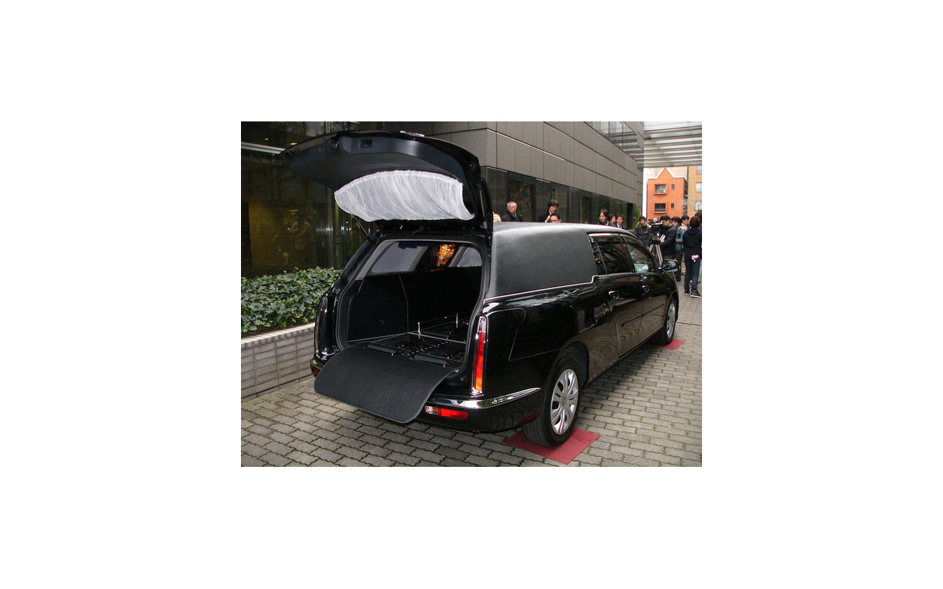 光岡 霊柩車 新型発表 おくりぐるま Type2 04 レスポンス Response Jp 光岡 霊柩車 新型発表 おくりぐるま Type2 04 レスポンス Response Jp