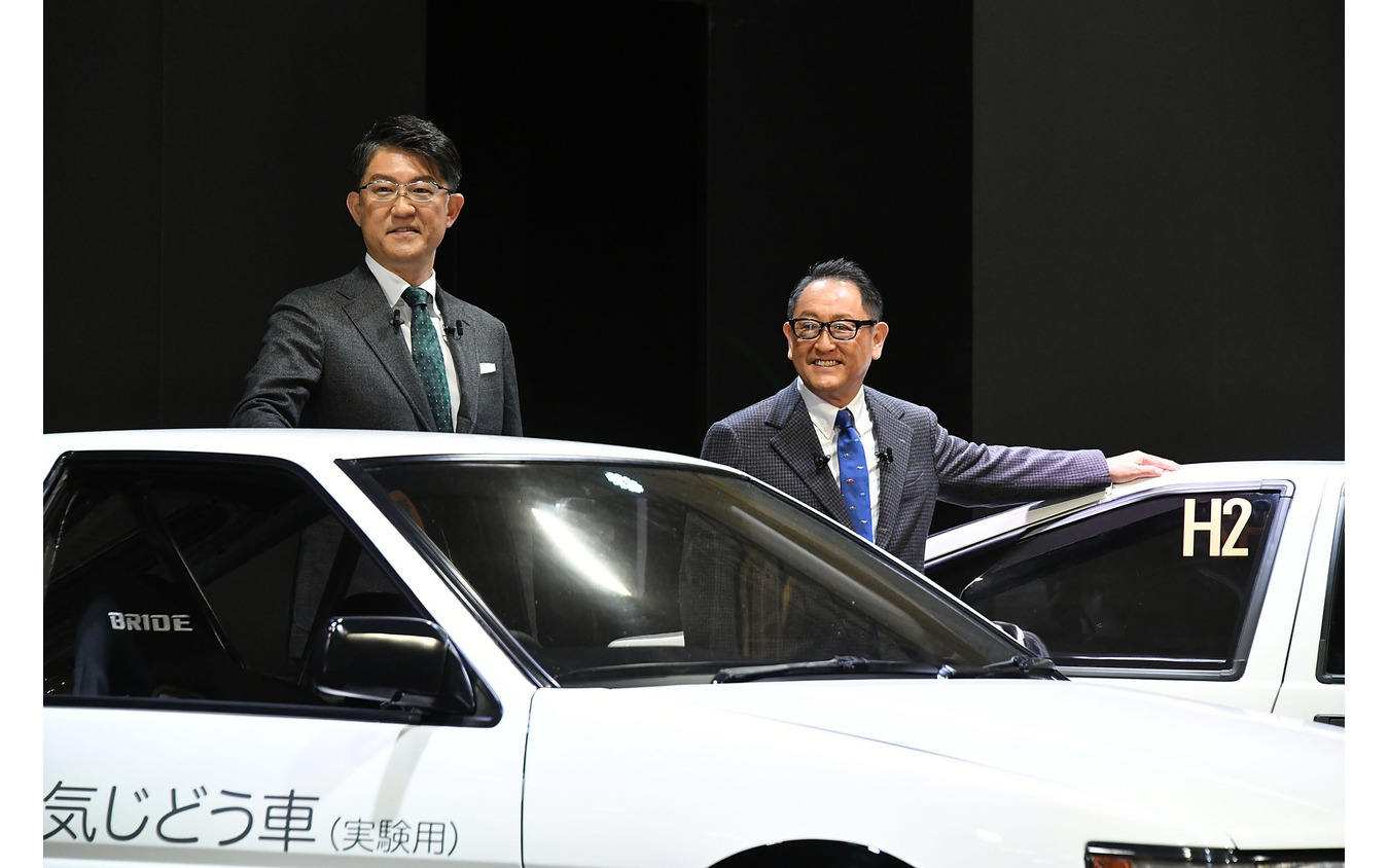 佐藤・次期社長(向かって左)と豊田・現社長(東京オートサロン2023)