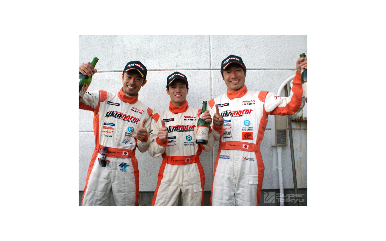 スーパー耐久 第7戦 決勝 Z対決を制したのは10号車の田中哲也組 レスポンス Response Jp