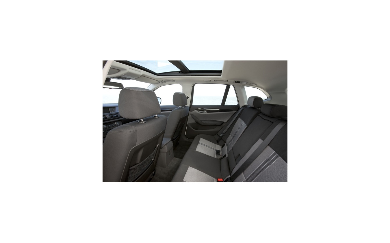 Bmw X1 日本発表 40 40のリアシート レスポンス Response Jp Bmw X1 日本発表 40 40のリアシート レスポンス Response Jp