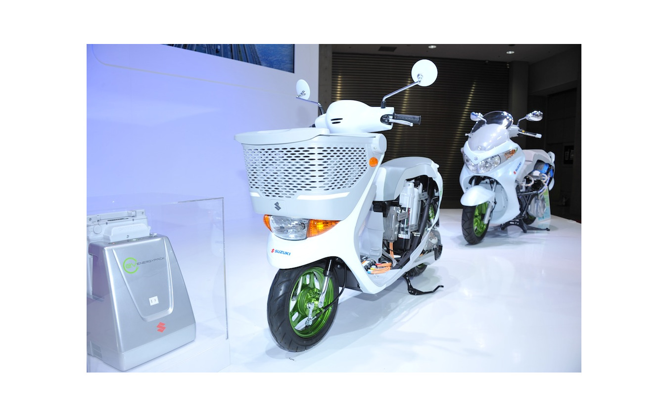 スズキ E Let S を市販 31万2900円から 電動スクーター レスポンス Response Jp スズキ E Let S を市販 31万2900円から 電動スクーター レスポンス Response Jp