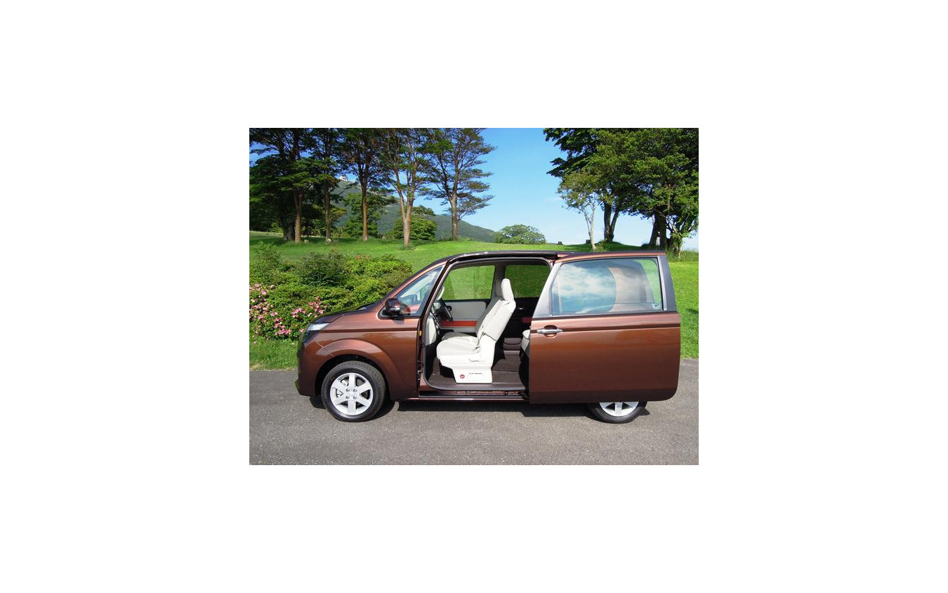 トヨタ スペイド 試乗 クールで想定外に走る ゴキゲンなポルテの兄弟車 青山尚暉 レスポンス Response Jp