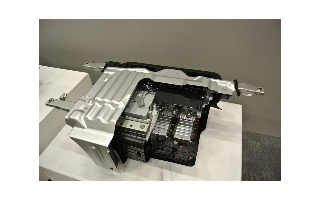 ホンダ Cr Z 改良新型 リチウムイオン採用で出力アップも容積は3 減 レスポンス Response Jp ホンダ Cr Z 改良新型 リチウムイオン採用で出力アップも容積は3 減 レスポンス Response Jp