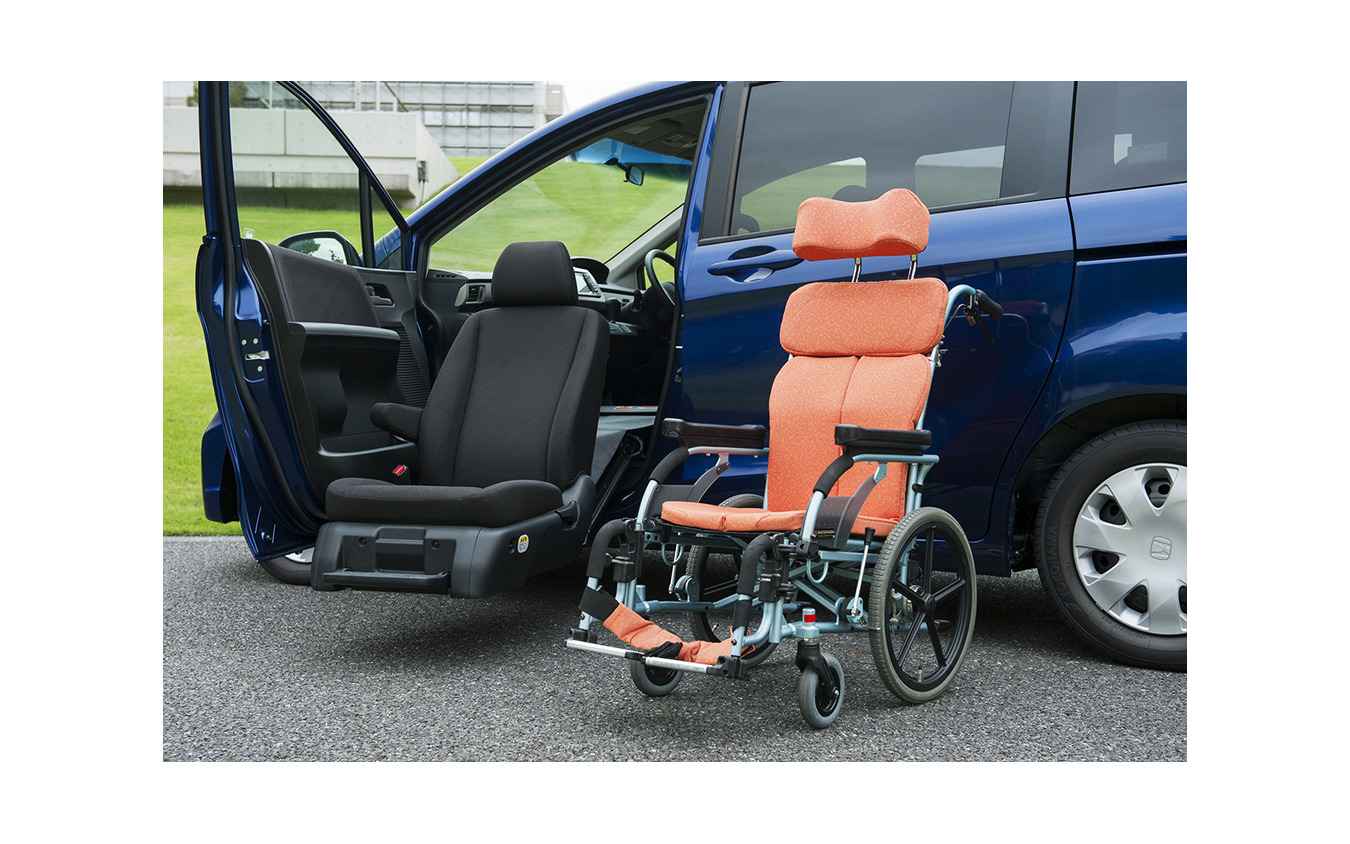 福祉車両レポート ホンダ フリード 助手席リフトアップシート車 必要な機能だけを盛り込んだジャストサイズミニバン レスポンス Response Jp 福祉車両レポート ホンダ フリード 助手席リフトアップシート車 必要な機能だけを盛り込んだジャストサイズミニバン レスポンス Response Jp