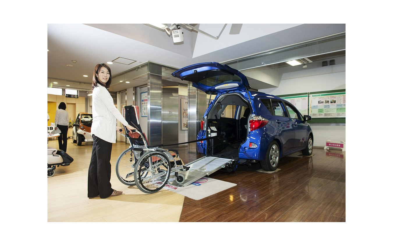 福祉車両レポート 隔絶感がなく 同じ目線で会話できる工夫がこらされたトヨタノア ラクティス まるも亜希子 レスポンス Response Jp