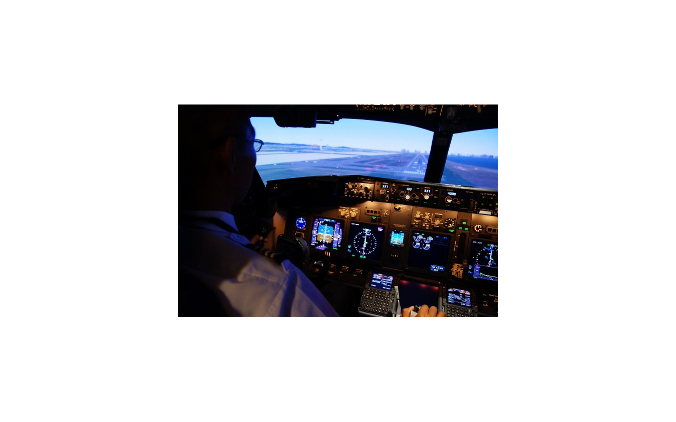 地上で働くパイロット 業務の半分はデスクワーク 飛行機操縦だけが仕事ではない レスポンス Response Jp 地上で働くパイロット 業務の半分はデスクワーク 飛行機操縦だけが仕事ではない レスポンス Response Jp
