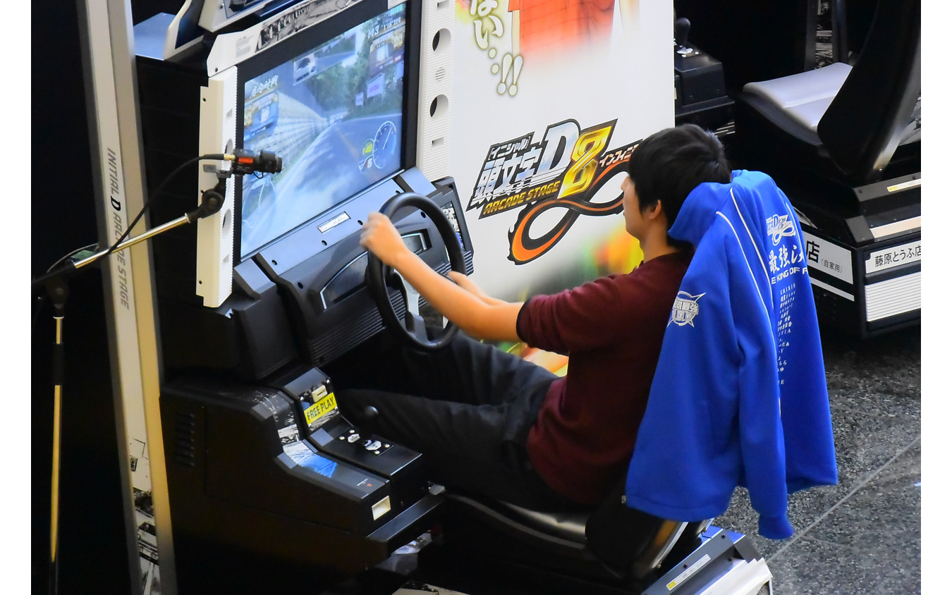 銀河最強は18歳のハチロク使い アーケード版 頭文字d 全国大会を開催 レスポンス Response Jp