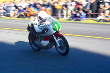 ヤマハの歴代バイクが袋井テストコースでファンを魅了