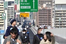 首都高を歩行者に開放、スカイウォークに5000人以上…晴海線開通直前