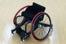 フレームにカーボンを使用したパラバドミントン用車いす　東レ・カーボンマジックなど開発に参画