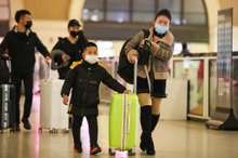 新型肺炎「人から人」感染確認、中国出張自粛の企業も［新聞ウォッチ］