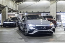 メルセデスベンツ EQS、自動駐車のデモンストレーション…ボッシュと共同開発