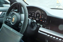 ポルシェ 911、マイナーチェンジでメーターがフルデジタルに！GT3のNAエンジン搭載も？