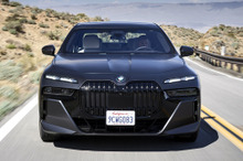 【BMW 7シリーズ 海外試乗】ついに『Sクラス』を脅かすレベルに仕上がった…渡辺慎太郎