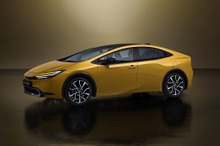 トヨタ プリウス PHEV 新型、EVモードは69kmに…欧州仕様