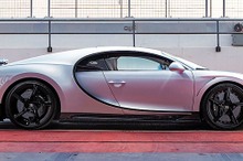 ブガッティ、新型車を発表へ…12月21日