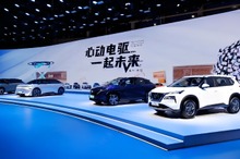 東風日産、電動化はヴェヌーシアに振り切った？ 新型BEVとPHEVを発表…広州モーターショー2022
