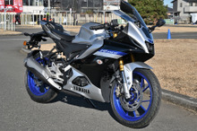 155ccでも走りはホンモノ！「R1」直系のスーパースポーツ、ヤマハ『YZF-R15M』
