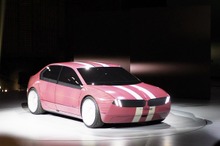 BMW『i Vision Dee』はボディの色とパターンが無限に変化?!…CES 2023［動画］