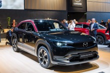 マツダのロータリーエンジンが復活、新たな姿で…MX-30 e-SKYACTIV R-EV［詳細画像］