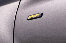 スバル『クロストレック』新型に「スポーツ」、ティザー写真公開…シカゴモーターショー2023で実車発表へ