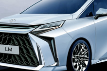 レクサスの超高級ミニバン『LM』、ついに日本上陸か!? 次期型の登場時期、気になる価格は？