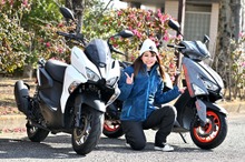 スポーツバイク大好きガールが目覚めたスクーターの魅力！気軽さの125ccか、高速も走れる155ccか？