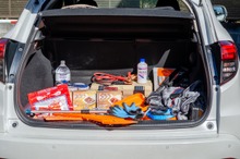 車載防災グッズ、人気の3点セットは「水、食料、トイレ」